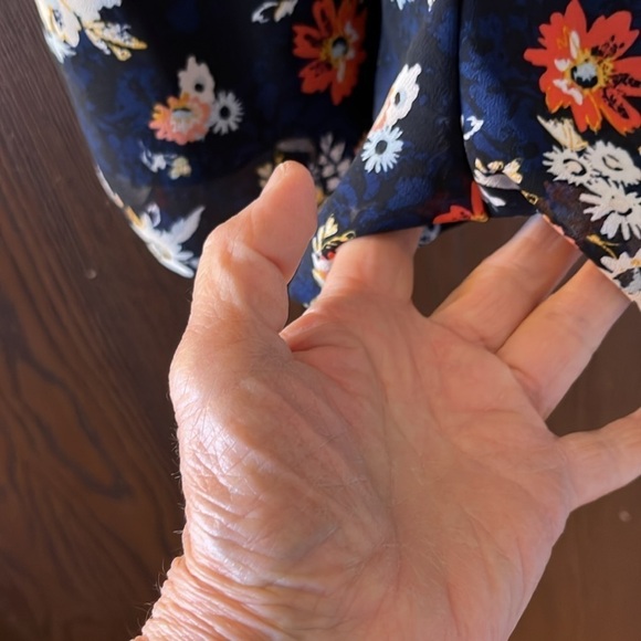 No Brand navy/ black romper with white/ red/ gray floral design. Size Small - Picture 7 of 9